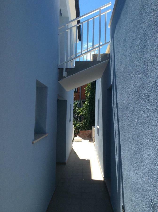 Apartments Duvan Zavalatica Exterior photo